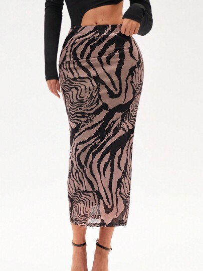 SHEIN SXY Falda de mujer de talla grande de primavera y verano, sexy con estampado asimétrico abstracto de línea de malla, adecuada para uso diario, festivales, citas, cumpleaños, despedidas de soltera, bodas, elegante, casual, compras, ropa de calle, salir, fácil de combinar y hace que la figura se vea delgada, resalta su Body, silueta favorecedora