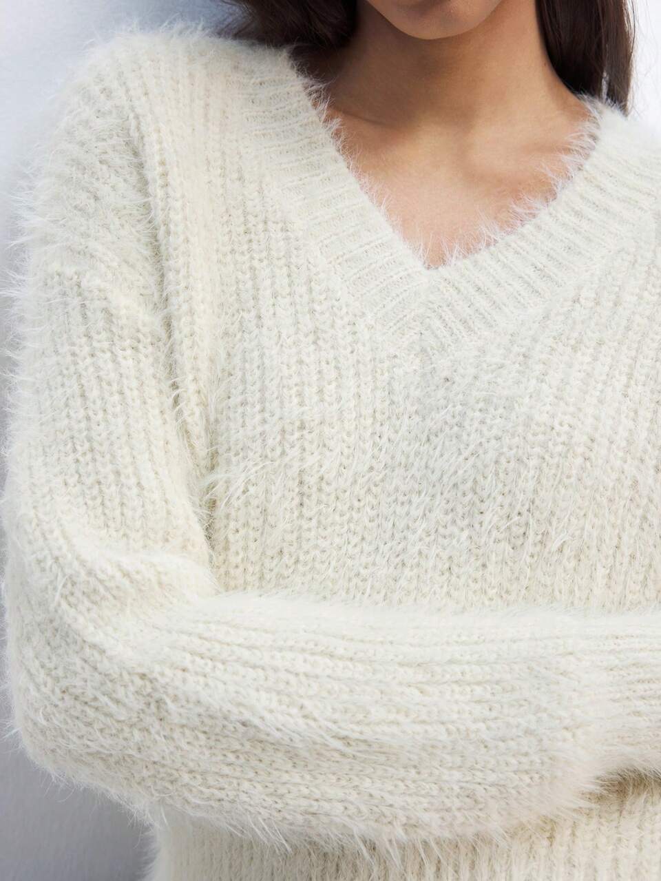 SHEIN Maija Women Fluffy V-Neck Drop Shoulder Long Sleeve Pullover Sweater,Cream White,Autumn Minimalist Everyday Warm Soft Comfortable Urban Casual For Christmas