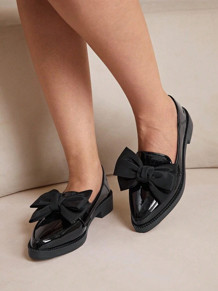 CUCCOO CURVES Plus Size Wide Width Platform Thick Bottom Shoes Pointed Toe Solid Color Black Deep-Cut Lace-Up Oxford Style Flats, Suitable For All Seasons