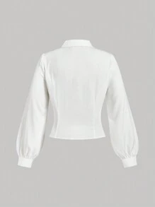 SHEIN MOD Blusa de manga larga ajustada con pliegues delanteros en color blanco para mujer de talla grande, casual de negocios, estilo de los 90, ropa de otoño, ropa, casual de negocios, de vuelta a la escuela, blusas de mujer, blusas para salir, camisa de manga larga, blusas de trabajo para mujer