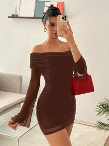 SHEIN EZwear Vestido corto con hombros descubiertos y mangas acampanadas para mujer - Marrón - Ver 3