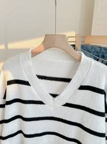 SHEIN Teen Girl Casual College/Black And White Striped Pattern Off-Shoulder V-Neck Sweater,In Fall/Winter - Black and White - View 4