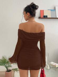 SHEIN EZwear Vestido corto con hombros descubiertos y mangas acampanadas para mujer - Marrón - Ver 2