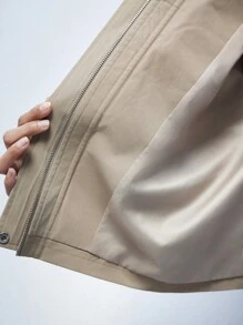 Maija Áo khoác nữ màu kaki khóa kéo và nút cài phía trước đầu xuân có túi xếp, áo dài tay giản dị và thời trang - Màu Khaki - Xem 8