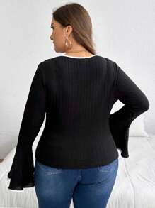 SHEIN Privé 1pc Plus Size Women Contrast Color Heart Neckline Fitted Long Sleeve T-Shirt