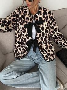 SHEIN Frenchy Abrigo acolchado casual de mujer con hombros caídos, manga larga, estampado de leopardo y nudo delantero, para invierno