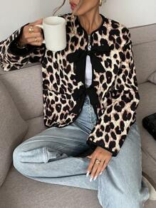 SHEIN Frenchy Abrigo acolchado casual de mujer con hombros caídos, manga larga, estampado de leopardo y nudo delantero, para invierno