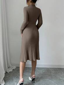 Chiquease Váy len dài tay xếp ly cổ đứng màu trơn tối giản thắt lưng tự buộc - màu nâu - Xem 2