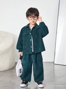 SHEIN 2 件套男童休闲套装：灯芯绒纹理长袖衬衫和口袋装饰长裤，儿童舒适，适合学校、圣诞节、日常、旅行、派对、所有季节 - 墨綠色 - 查看 1