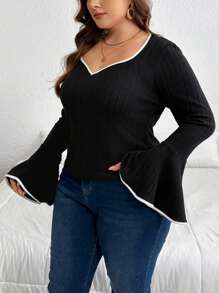 SHEIN Privé 1pc Plus Size Women Contrast Color Heart Neckline Fitted Long Sleeve T-Shirt
