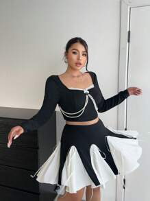 Flirla Conjunto de dos piezas para mujer de top corto con contraste de encaje, cuello cuadrado y lazo, con cadena de perlas falsa en estilo de sensualidad francesa de talla grande; y minifalda negra con volante calado y contraste de malla