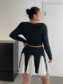 Flirla Conjunto de dos piezas para mujer de top corto con contraste de encaje, cuello cuadrado y lazo, con cadena de perlas falsa en estilo de sensualidad francesa de talla grande; y minifalda negra con volante calado y contraste de malla