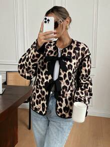 SHEIN Frenchy Abrigo acolchado casual de mujer con hombros caídos, manga larga, estampado de leopardo y nudo delantero, para invierno