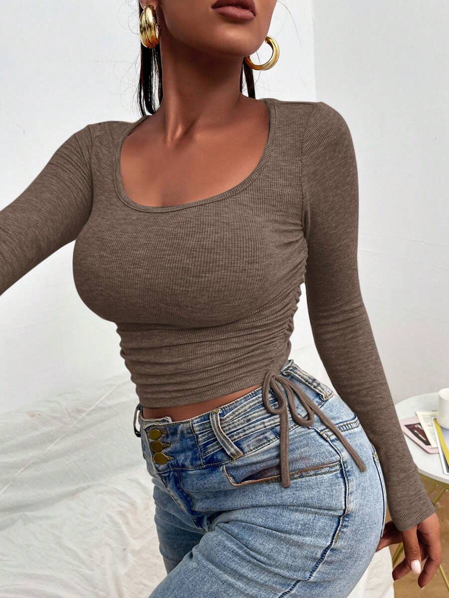 RueChic Damen einfarbiges, rundhalsiges Langarm-Lässig-T-Shirt mit Raffzug an der Seite, Rippstrick, für den Herbst - Mokka-Braun - Übersicht 1