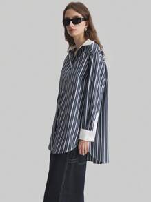Ontre Áo sơ mi kẻ sọc xanh navy và trắng tương phản, dáng rộng, phong cách đi học thường ngày - Xanh và trắng - Xem 5
