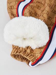 青少年男童休闲印花拼布连帽夹克和抽绳裤两件套，适合秋冬季日常穿着