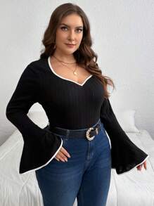 SHEIN Privé 1pc Plus Size Women Contrast Color Heart Neckline Fitted Long Sleeve T-Shirt