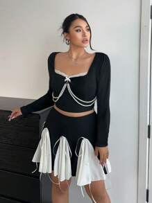 Flirla Conjunto de dos piezas para mujer de top corto con contraste de encaje, cuello cuadrado y lazo, con cadena de perlas falsa en estilo de sensualidad francesa de talla grande; y minifalda negra con volante calado y contraste de malla