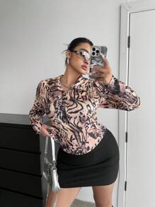 Flirla Camiseta corta de manga larga con cuello polo, estampado asimétrico de leopardo y cebra, para mujer de talla grande. Camiseta gráfica ajustada y sexy para primavera