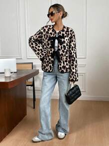SHEIN Frenchy Abrigo acolchado casual de mujer con hombros caídos, manga larga, estampado de leopardo y nudo delantero, para invierno