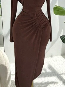 SHEIN Clasi 加大码女式性感褶饰高领不对称下摆紧身连衣裙长款女式服装 - 咖啡棕 - 查看 4