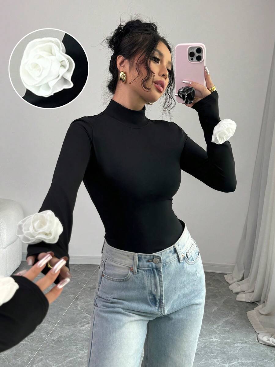 Chiquease Camiseta de cuello alto negra con decoración floral en 3D, unicolor y ajuste minimalista y entallado