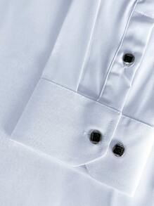 Manfinity Mode 男士商务正装衬衫透气、舒适、柔软，适合日常商务、办公、派对和宴会等场合。这款长袖衬衫四季皆宜，尤其适合秋季穿着。