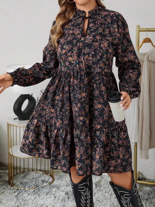 SHEIN LUNE Damen Kleid in Große Größen mit Blume Muster-Muster, Spitzeneinsatz am Ausschnitt, Schnürung, Puppenform, Alltagskleid für Valentinstag, Ausgehen, Feiertagsparty