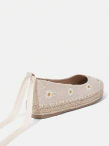 Styleloop Women's Daisy Embroidery Casual Linen Flat Shoes For Christmas And New Year Holiday Vibe Fall And Winter - Apricot - View 5