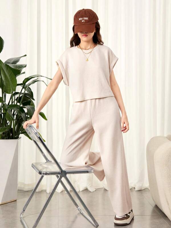SHEIN Teen Girl's Summer Casual Apricot Knitted Flower Yarn Distressed Loose T-Shirt And Pants Set,