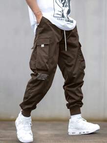 Manfinity EMRG Pantalones cargo para hombres con gráfico de lema, bolsillo con solapa y cintura con cordón