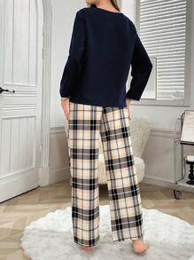 CoupledUp Dames pyjamaset met contrasterende kleuren en geruite print en lange mouwen