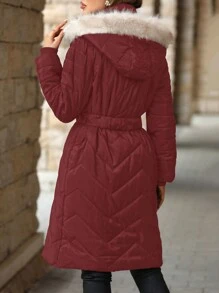 SHEIN Clasi Abrigo acolchado con capucha y cuello de piel para mujer, con cintura ceñida, de longitud media