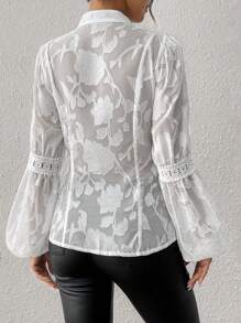 SHEIN Clasi Camisa Elegante Feminina de Manga Lanterna com Recorte de Renda Solúvel em Água e Retalhos - Branco - Visão 2