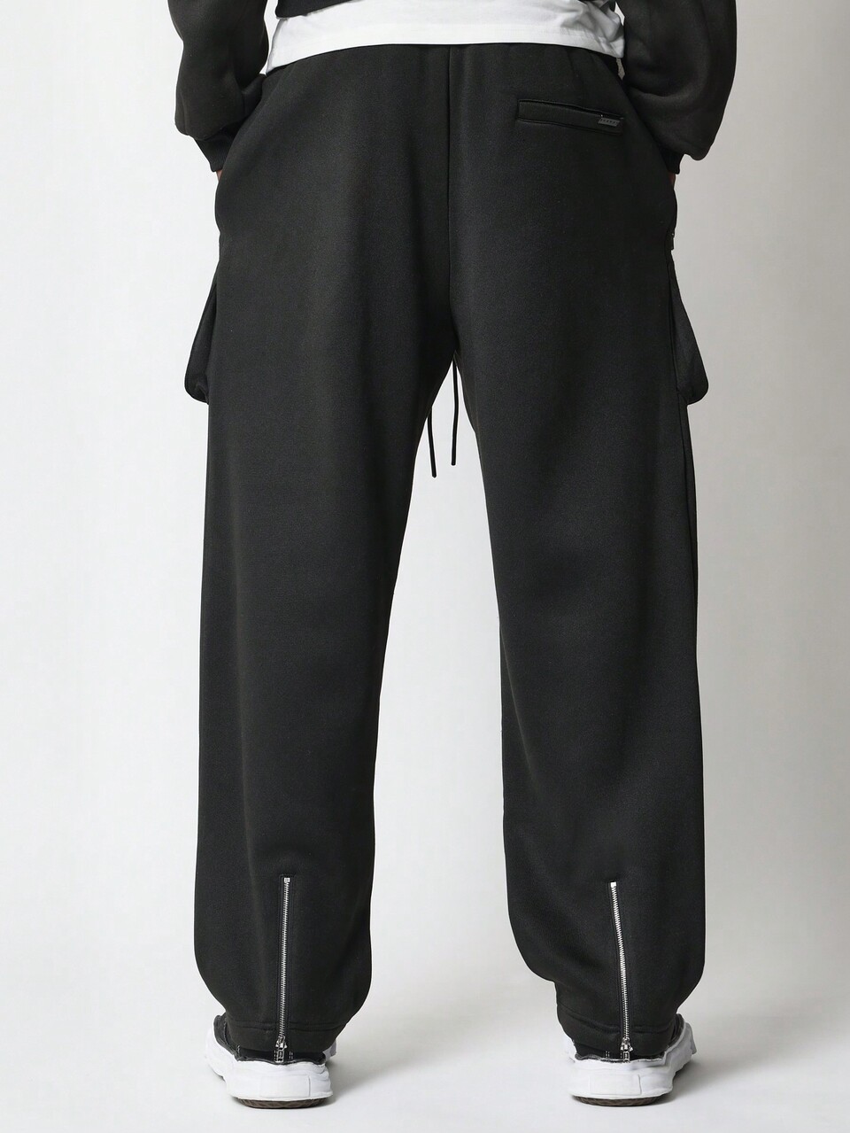 Jogger Style Cargo Sweatpants With Zip Details