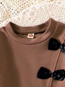 SHEIN Young Girl Coffee Brown Knit Patchwork Long Sleeve Sweatshirt With Bow Accent, Solid Color Flared Pants Retro Comfortable Outfit, Autumn - Coffee Brown - View 4