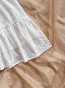 Soleia 女士白色编织刺绣纹理 V 领露背吊带迷你连衣裙，适合派对、下午茶、秋冬分层