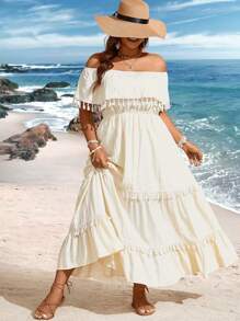 SHEIN Clasi 大码流苏露肩连衣裙，带有荷叶边下摆和流苏细节，非常适合度假长款女装
