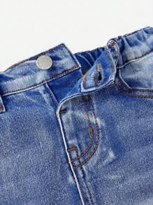 SHEIN 年轻男孩休闲不对称破洞中腰紧身牛仔裤 - 中等水洗藍 - 查看 4