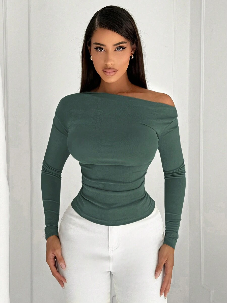 SHEIN SXY Camiseta de manga larga asimétrica con abertura en el hombro, estilo minimalista y sexy para la oficina y el trayecto - Verde Oscuro - Ver 1