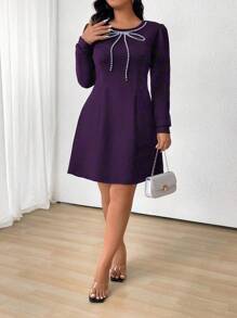 SHEIN Clasi Vestido corto de manga larga con decoración de perlas y lazo para mujeres de talla grande en otoño