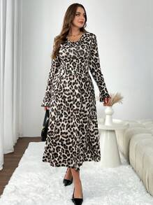 SHEIN Frenchy Damen Große Größen Lässig Elegantes Kleid mit Leopardenmuster, geraffeter Taille, Rückenausschnitt und Volantärmeln - Verschiedenfarbig - Übersicht 3