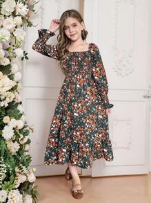 SHEIN Robe élégante à manches longues pour préadolescentes avec encolure carrée, taille froncée, ourlet à volants et manches lanternes. Robe style campagne française à fleurs dispersées, convenant pour les sorties printanières