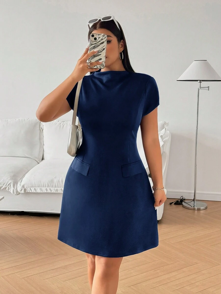 Flirla 大码女式简约休闲时尚小高领短袖打底 A 字口袋经典小黑裙 - 藏蓝色 - 查看 1