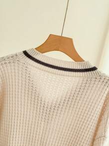 SHEIN Frenchy Sweater Rajut Longgar Kasual Ukuran Besar Wanita dengan Desain Blok Warna dan Leher V, Pakaian Wajib untuk Musim Gugur/Musim Dingin - Krem - View 3