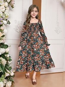 SHEIN Robe élégante à manches longues pour préadolescentes avec encolure carrée, taille froncée, ourlet à volants et manches lanternes. Robe style campagne française à fleurs dispersées, convenant pour les sorties printanières