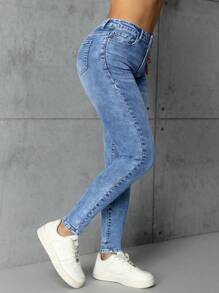 SHEIN Essnce Jeans casual en denim de couleur unie, ajusté, avec poches, polyvalent pour femmes
