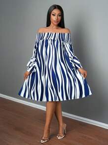 Slaydiva Herfst Casual en Elegante Eenlijnige Halslijn Met Meerlaagse Cake Bell Manchetten A-Zoom Jurk Losse All-Over Witte Onderkant Marineblauwe Golvenpatroon Bedrukte Damesjurk-C