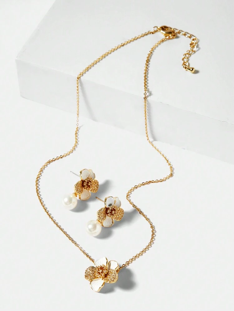Juego de joyas enchapado en oro de 18K con flores y perla incrustadas, perfecto para el Día de San Valentín de mujeres