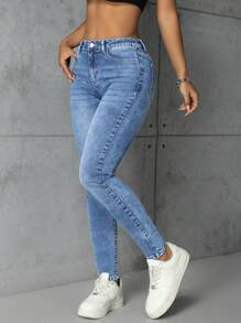 SHEIN Essnce Jeans casual en denim de couleur unie, ajusté, avec poches, polyvalent pour femmes